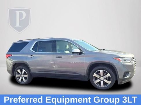 Used 2019 Chevrolet Traverse LT w/ LT Premium Package FWD image 4