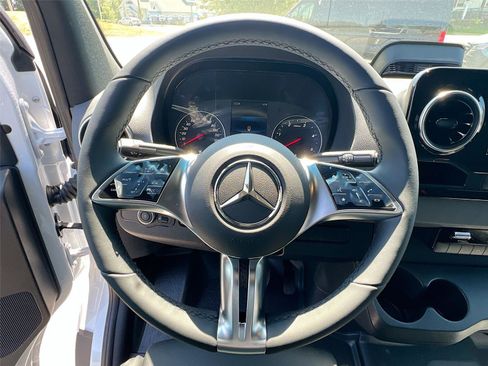New 2025 Mercedes-Benz Sprinter 2500 image 9