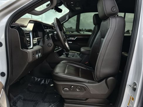 Used 2025 GMC Sierra 1500 Denali w/ Denali Reserve Package AWD/4WD image 13