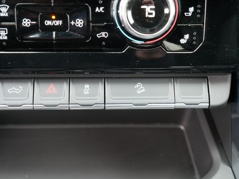 Used 2025 GMC Sierra 3500 Denali w/ Denali Reserve Package image 33