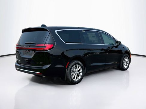 New 2027 Chrysler Pacifica Select AWD/4WD image 11