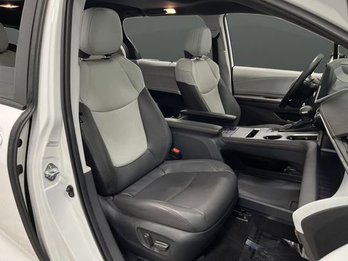 Used 2024 Toyota Sienna XSE image 31