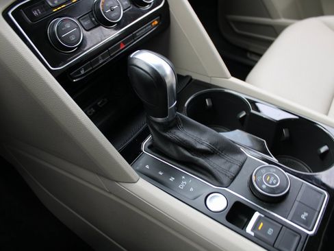 Used 2019 Volkswagen Atlas SEL image 19