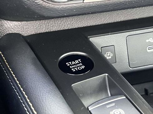 Used 2025 Nissan Kicks SV w/ SV Premium Package AWD/4WD image 32