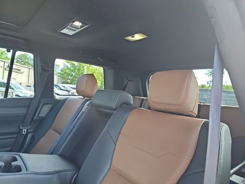 Used 2025 Lexus GX 550 w/ Accessory Package (2T) AWD/4WD image 15