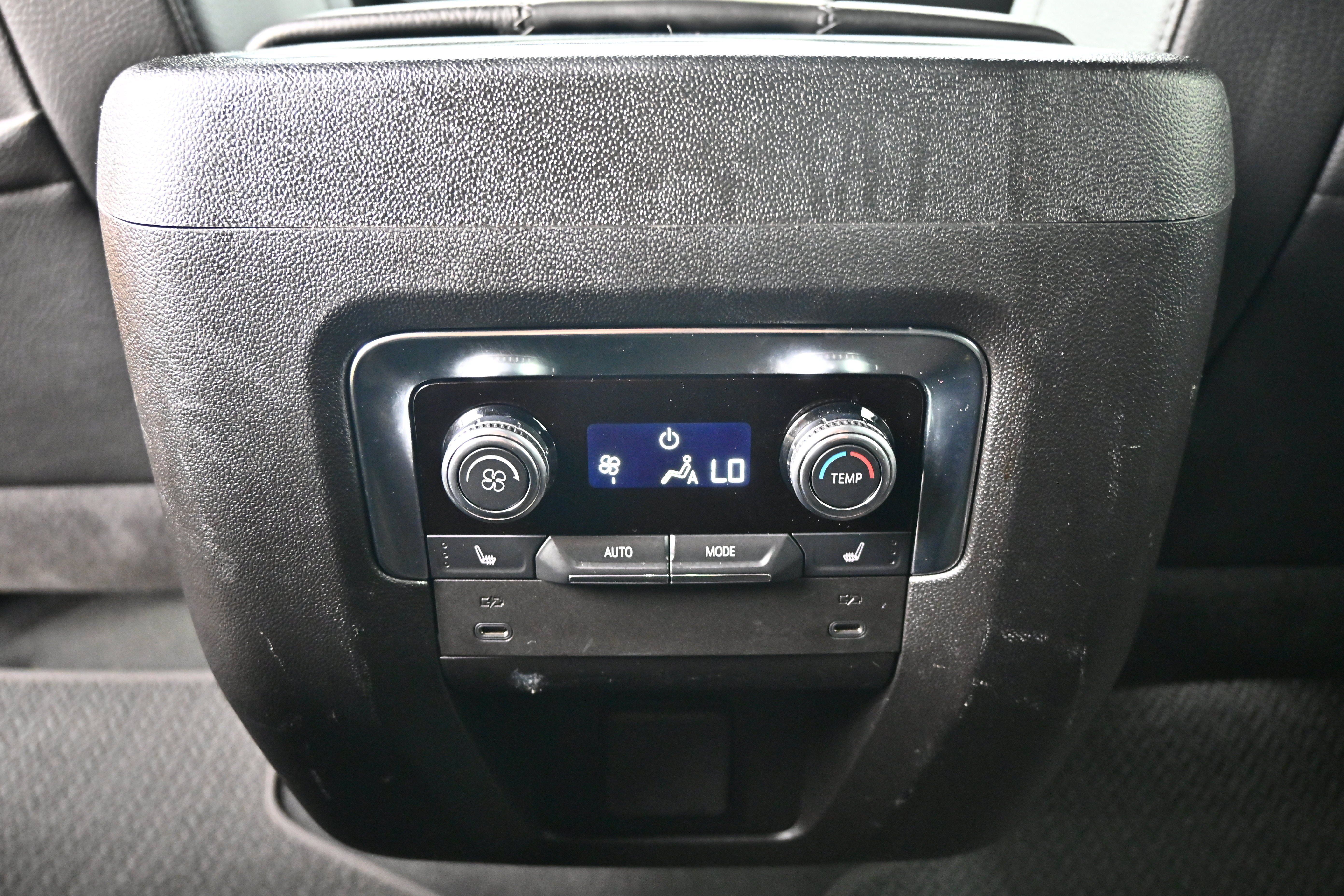Used 2025 GMC Yukon Denali AWD/4WD image 18