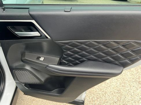 Used 2023 Mitsubishi Outlander SEL AWD/4WD image 18