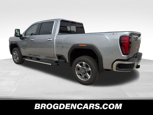 New 2026 GMC Sierra 3500 SLT w/ SLT Premium Package AWD/4WD image 6