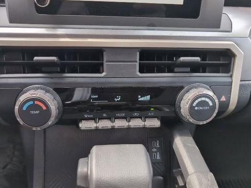 Used 2025 Toyota Tacoma SR5 AWD/4WD image 17