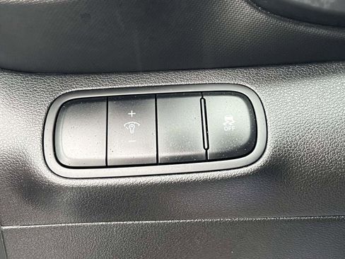 Used 2023 Hyundai Venue SE image 19