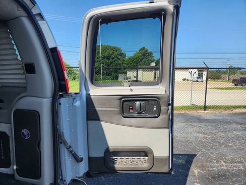 Used 2022 GMC Savana 2500 w/ Enhanced Convenience Package RWD image 19