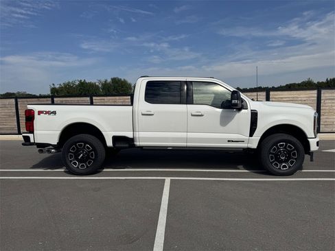 Used 2025 Ford F350 Platinum w/ FX4 Off-Road Package image 7