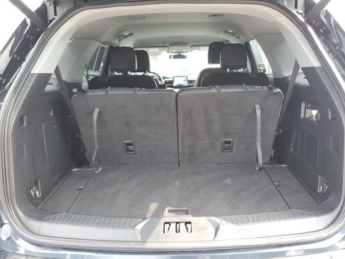 Used 2022 Ford Explorer XLT w/ Equipment Group 202A AWD/4WD image 9