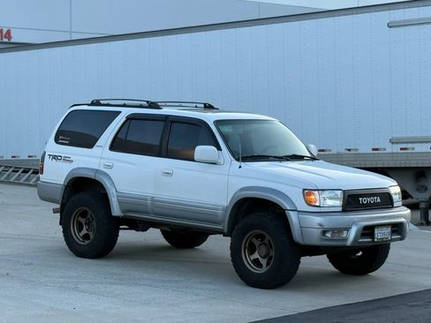 Used 1999 Toyota 4Runner Limited w/ Upgrade Value Pkg 5 AWD/4WD image 3