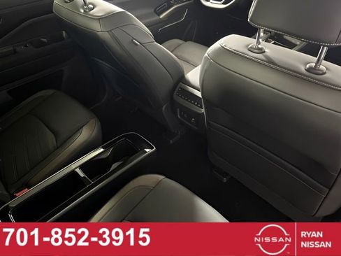 New 2025 Nissan Pathfinder Platinum image 29