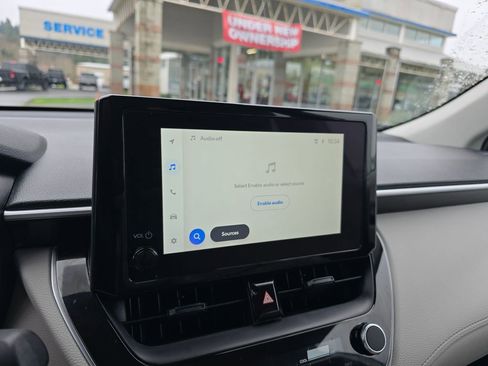 Used 2024 Toyota Corolla Cross L image 27