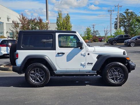 Used 2024 Jeep Wrangler Sport S image 5