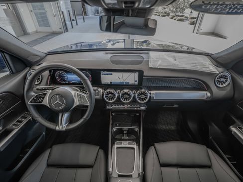 Certified 2025 Mercedes-Benz GLB 250 4MATIC image 8
