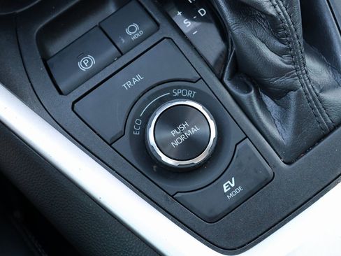 Used 2021 Toyota RAV4 XLE Premium image 27