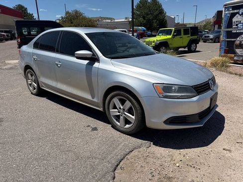 Used 2011 Volkswagen Jetta TDI FWD image 1