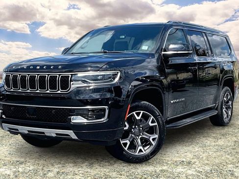 Used 2024 Jeep Wagoneer L Series III w/ Flexible Seating Group AWD/4WD image 3