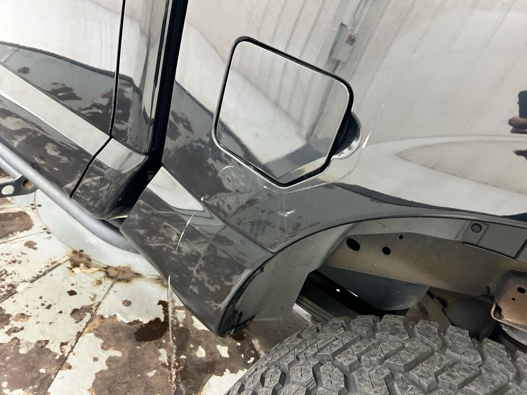 Used 2017 Nissan Titan SV AWD/4WD image 36