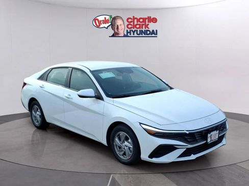 New 2026 Hyundai Elantra SE FWD image 7