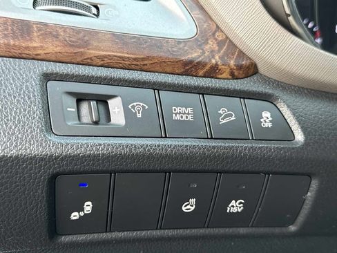 Used 2017 Hyundai Santa Fe Limited image 32