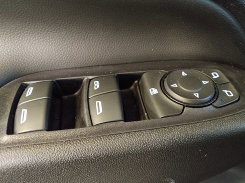 Used 2018 Chevrolet Equinox LT FWD image 27