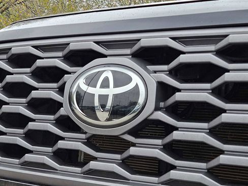 Used 2022 Toyota Tacoma TRD Sport image 12