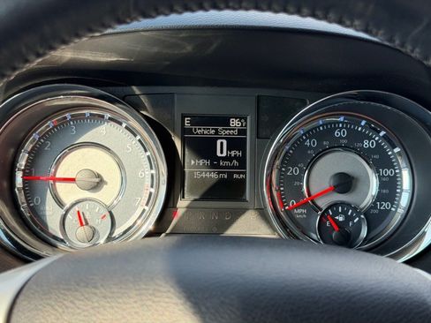 Used 2015 Chrysler Town & Country Touring FWD image 14