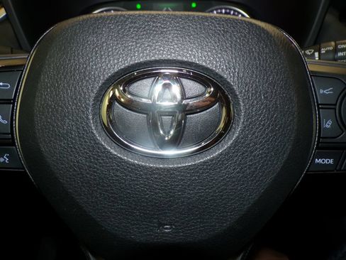 Used 2019 Toyota RAV4 XLE Premium w/ Cold Weather Package AWD/4WD image 32