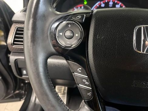 Used 2017 Honda Accord Sport image 25