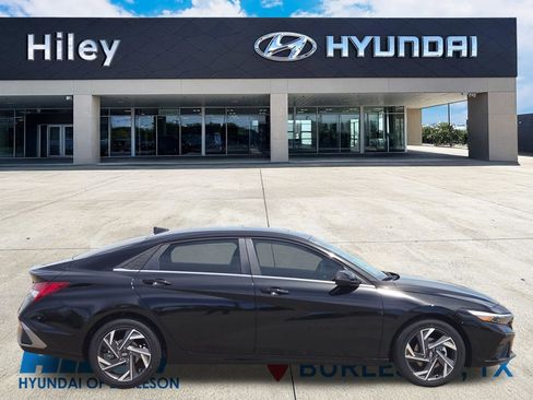 New 2026 Hyundai Elantra Limited FWD image 3