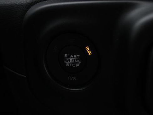 Used 2022 Jeep Gladiator Sport AWD/4WD image 12