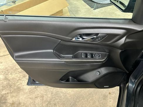 Used 2019 GMC Acadia SLT w/ LPO, Floor Liner Package AWD/4WD image 11