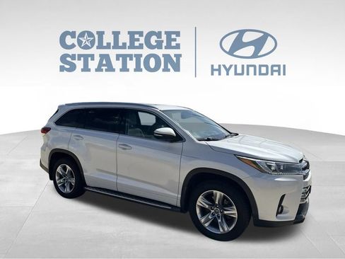 Used 2018 Toyota Highlander Limited FWD image 5