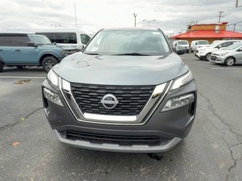 Used 2022 Nissan Rogue SV image 3