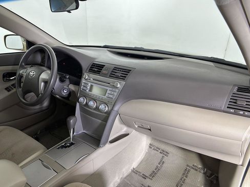 Used 2011 Toyota Camry LE FWD image 21