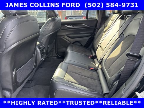 Used 2024 Jeep Grand Cherokee Altitude AWD/4WD image 11
