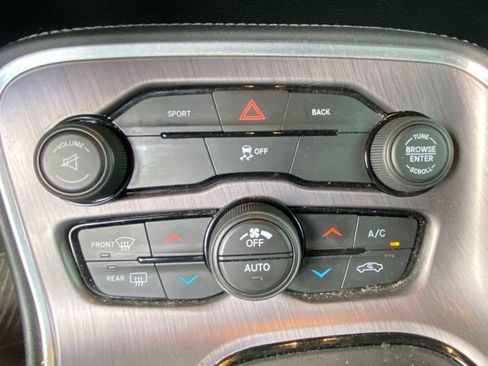 Used 2016 Dodge Challenger SXT image 21