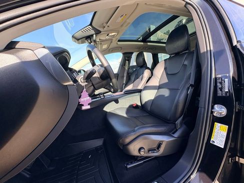 Used 2024 Volvo XC60 B5 Plus image 23