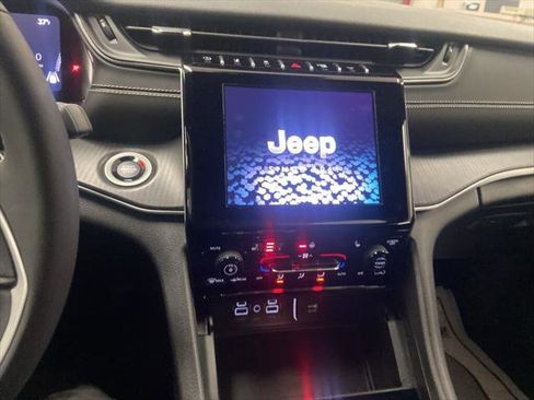 Certified 2024 Jeep Grand Cherokee Altitude image 31