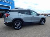 Used 2024 GMC Terrain SLT image 3
