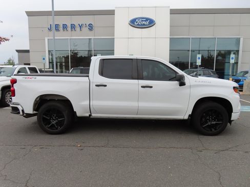 Used 2022 Chevrolet Silverado 1500 Custom image 4