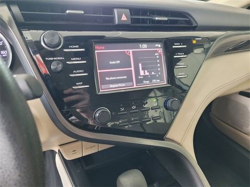 Used 2019 Toyota Camry LE image 23