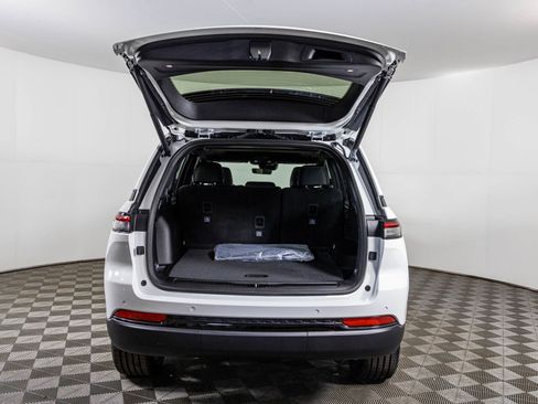 New 2025 Jeep Grand Cherokee Laredo image 32