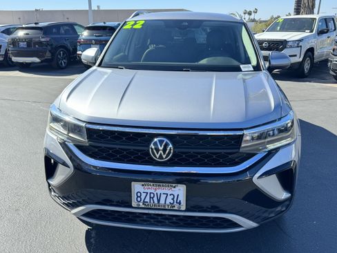Used 2022 Volkswagen Taos SE w/ IQ.Drive SE Package image 3