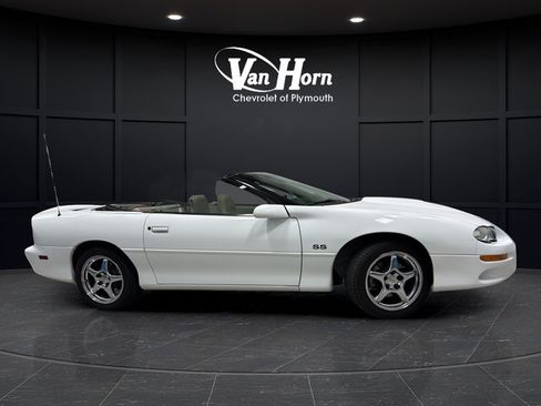 Used 2000 Chevrolet Camaro Z28 w/ SS Performance/Appearance Pkg RWD image 15
