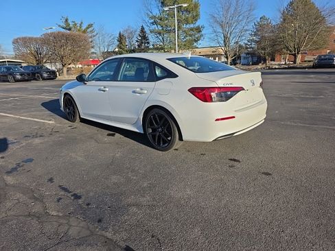 Used 2023 Honda Civic Sport image 5